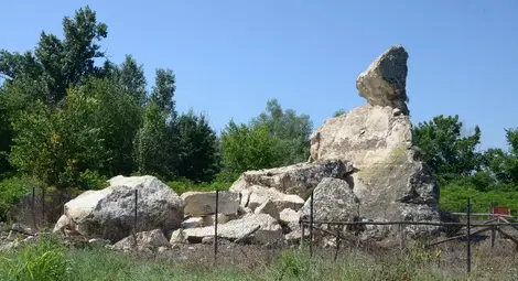 Хилядолетната скала на Крали Марко в Стълпище се превърна в руини