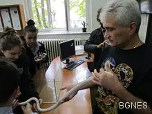 Ученици от Русе поискаха да си вземат змия за домашен любимец Ученици от Русе поискаха да си вземат змия за домашен любимец
