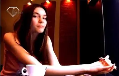 23-годишна моделка си купи кафене за 1,76 милиона лева