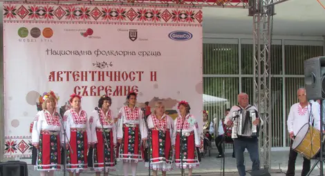 Самодейци от Ценово обраха наградите на фестивал в Попово /галерия/