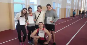 Младите лекоатлети на „Локо“ с медали от турнир „Спринт“