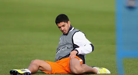 Клауза за хапане в контракта на Суарес с Барса