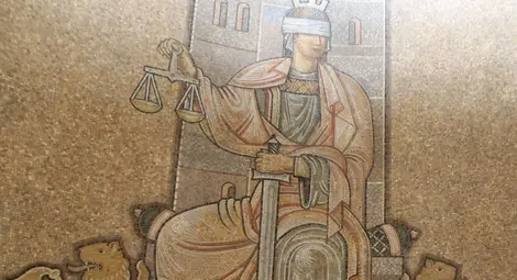 &bdquo;Ко са прайте на полицаи&ldquo; и ритници по униформен пращат на съд 21-годишен