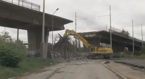 Ремонтът на &bdquo;Трети март&ldquo; напредва, Сарайският мост изостава