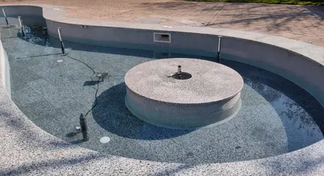 Новите варвари: Шадраванът до пазарчето „Олимп“ не оцеля и ден Новите варвари: Шадраванът до пазарчето „Олимп“ не оцеля и ден