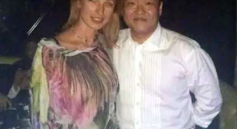 Мисис България друсна Gangnam style с PSY