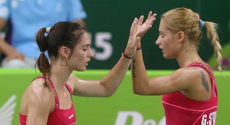 Сестри Стоеви триумфираха на двойки в Кардиф