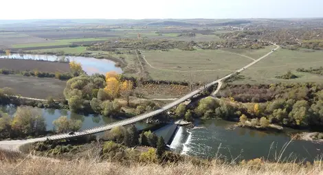 Българският трибагреник се развя гордо&nbsp;над живописната Янтра край Долна Студена
