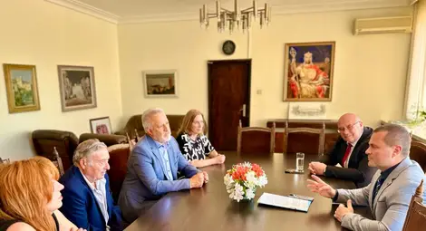 Пенчо Милков се срещна с Хачик Лебикян по повод представянето на новата му книга за историята на Русенската поща