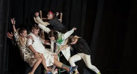 Студенти на Теди Москов гостуват в Кукления с комедията „Животни“ Студенти на Теди Москов гостуват в Кукления с комедията „Животни“