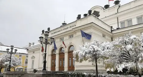 Спешна среща в парламента за коалиционното споразумение, подписването му се отлага