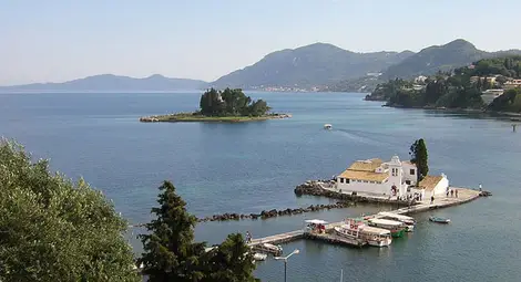 Гърция отваря кафенета и ресторанти от 1 юни, до часове се чака решение за плажовете Гърция отваря кафенета и ресторанти от 1 юни, до часове се чака решение за плажовете