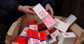 Обща стаичка на „Борисова“ превърната в склад за цигари