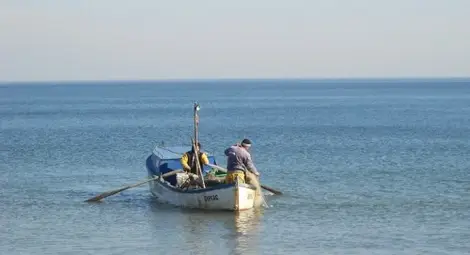 Собствениците на малки лодки ще хвърлят мрежи без досадния риболовен дневник