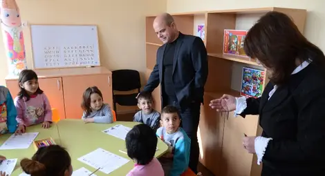 Два здравни кабинета и полудневна  група обслужват ромски майки и деца