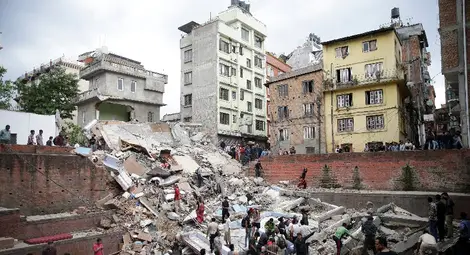 Над 450 жертви досега след мощното земетресение в Непал - ОБОБЩЕНИЕ