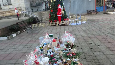 На Игнажден грейнаха светлините на коледната елха в Ценово