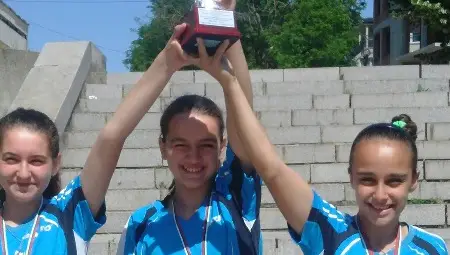 Тенисът в Две могили с две титли на ученическо