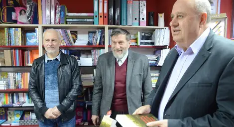 Иван Станков, Анчо Калоянов и Стойо Вартоломеев по време на представянето на второто издание на &bdquo;Димитър Злочести и Войводата Патрев&ldquo; през март 2016 г.