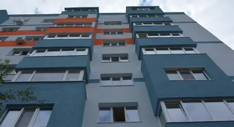 Прясно санираният блок &bdquo;Пловдив&ldquo; нападнат от нощни вандали