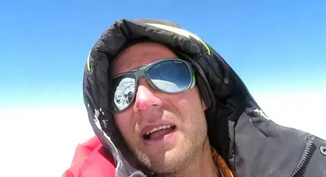 Иван Томов в последното си видео на слизане от Лхотце. Снимка: Стопкадър Иван Томов в последното си видео на слизане от Лхотце. Снимка: Стопкадър