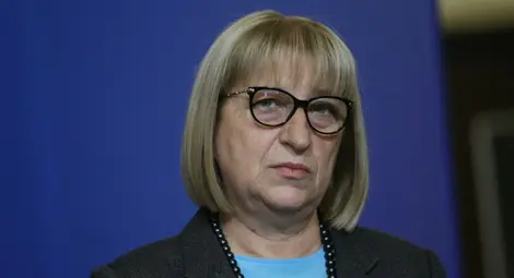 Цачева предлага законови промени заради казуса с „Наглите” Цачева предлага законови промени заради казуса с „Наглите”