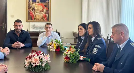 Пенчо Милков награди русенски полицаи за успехите им в национални състезания