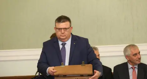 Цацаров иска отмяна на гражданството на 3 руснаци и 1 казахстанец Цацаров иска отмяна на гражданството на 3 руснаци и 1 казахстанец