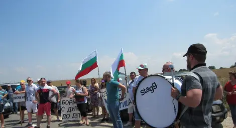 Протестиращи заплашиха, че ще затварят всяка събота пътя за Варна