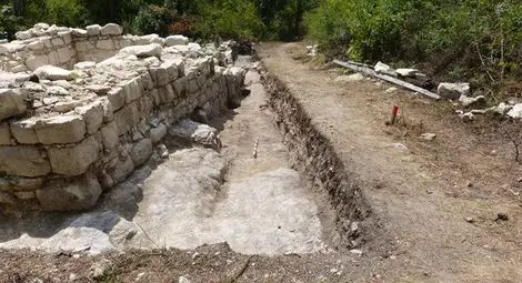 Накити и 150 монети откриха  при разкопките в Червен