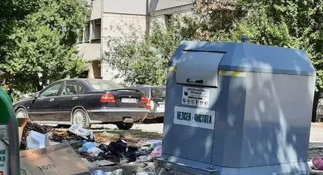 Контейнерите в Русе преляха от боклуци Контейнерите в Русе преляха от боклуци