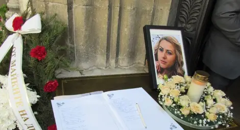 Хиляди се сбогуваха с болка и мъка с Виктория