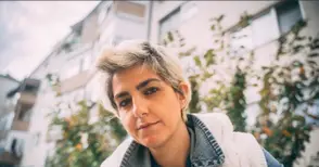 Политическа сатира донесе на Ева от Северна Македония стипендията „Канети“