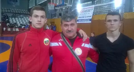 Златният Християн Стефанов поведе „Юнак“ към държавната титла по борба Златният Християн Стефанов поведе „Юнак“ към държавната титла по борба