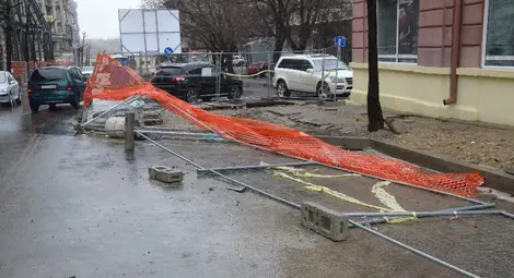 Вятър със скорост 60 км/час заледи пътя за Разград