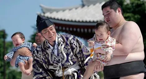 Над 600 бебета участваха в най-голямото състезание по пълзене