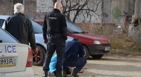 Млад мъж скочи от осмия етаж на блок &bdquo;Драва&ldquo;