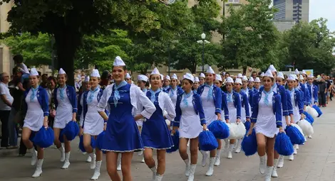 Шествие с 60-метров флаг открива честването на 24 май