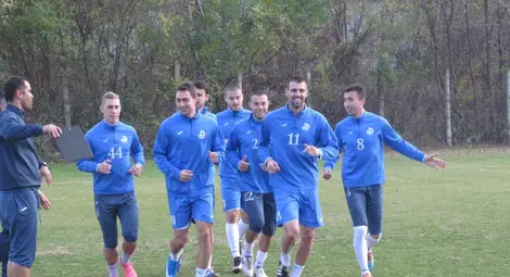 Димов /№11/ проля най-много пот в мачовете от есенния сезон. 		            Снимка: Утро