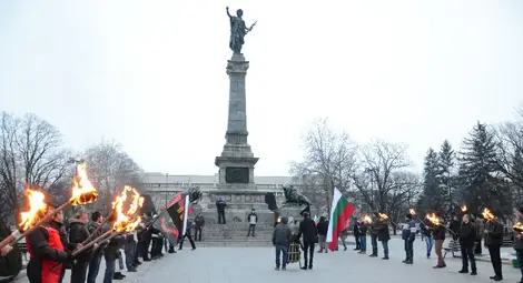 Факли за Апостола