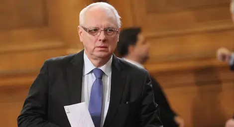 Велизар Енчев поиска премахване на дългата депутатска ваканция