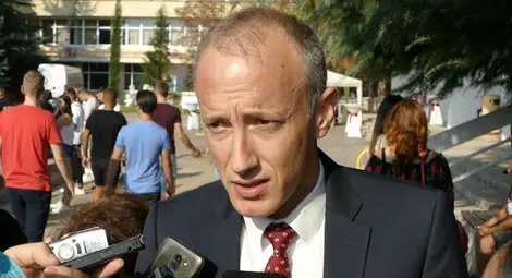 Вълчев: 10-15 учители и ученици на ден ще дават положителни проби за COVID-19