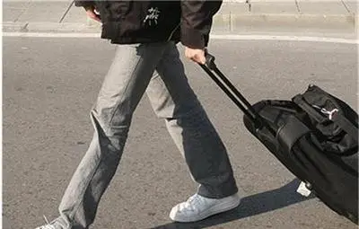 Бивш служител на посолството на САЩ заподозрян в продажбата на визи в България Бивш служител на посолството на САЩ заподозрян в продажбата на визи в България