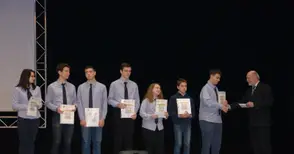 Шестокласничката Вяра Симеонова е новият  носител на наградата „Елица Русинова“