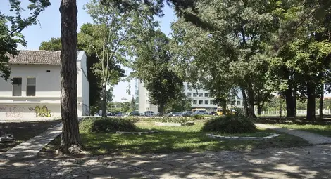 &bdquo;Труд&ldquo; дарява настилките за паметника на загиналите воини