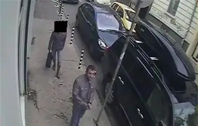 Дебнат заможни хора пред хипермаркети, опразват им колите