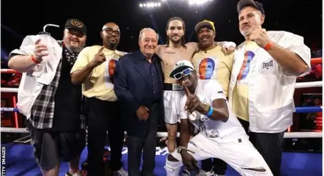 Внукът на Мохамед Али дебютира с победа в професионалния бокс