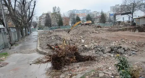 Старият Родилен дом съборен един месец преди крайния срок