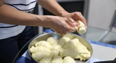 С еднаква твърдост и любов Диана Иванова меси хляб, управлява училище и изгражда личности С еднаква твърдост и любов Диана Иванова меси хляб, управлява училище и изгражда личности