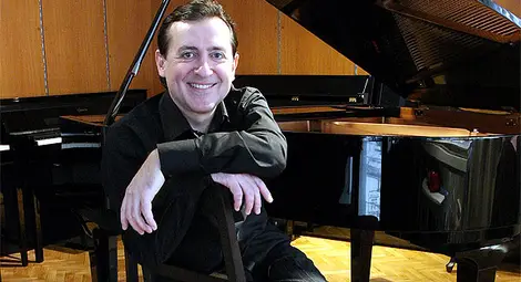 Виртуозът на пианото Людмил Ангелов с две премиерни изпълнения в Русе Виртуозът на пианото Людмил Ангелов с две премиерни изпълнения в Русе